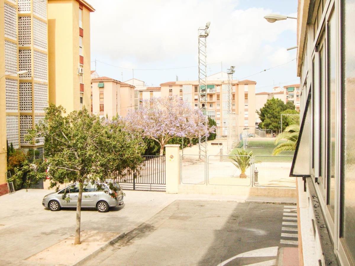 Apartments Plaza De Las Escuelas Alicante Bagian luar foto